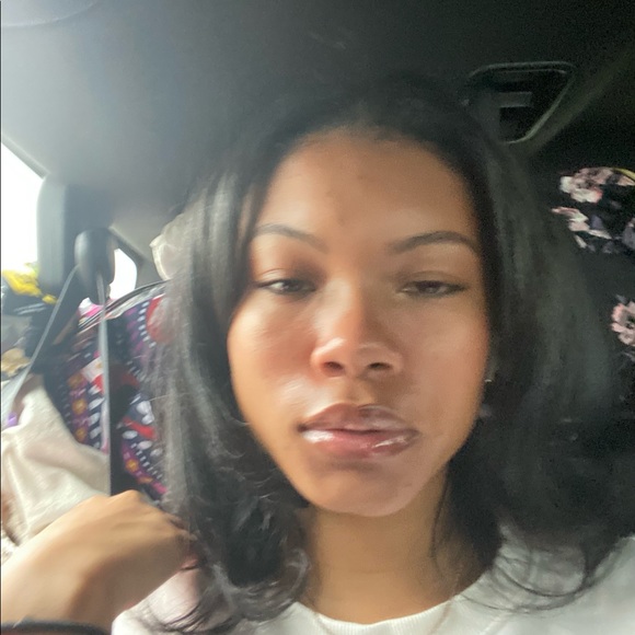 Poshmark profile picture for @maiaih